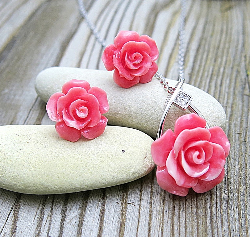 Růžové růžičky ve stříbře, krásný stříbrný šperk, přímo sada šperků s kytičkou a zirkonem