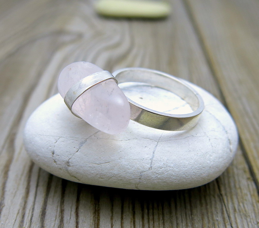 Stříbrný prsten růžový šperk s růženínem