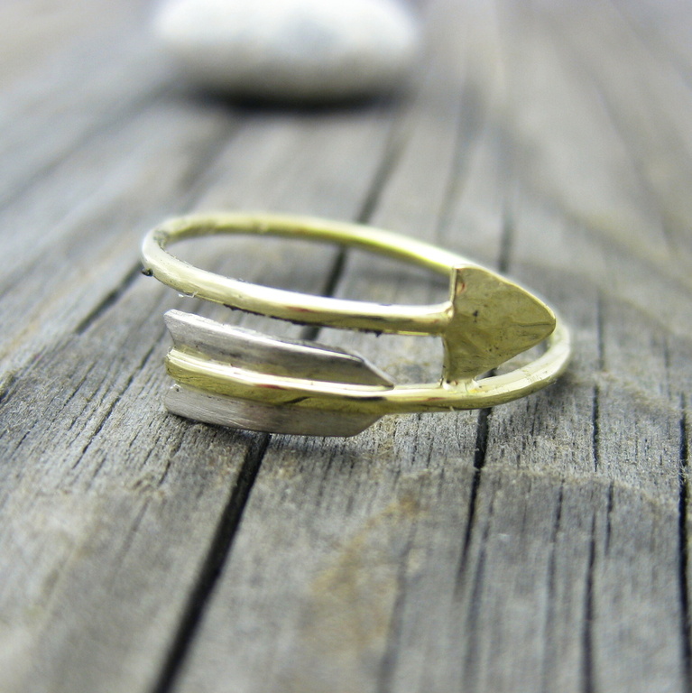 amorův šíp ve zlatém prstenu, amorova střela žluté a bílé zlato, prsten pro ženy i muže, prsten pro zamilované