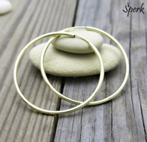 Kouzlení s náušnicemi kruhy Kouzlení s náušnicemi kruhy