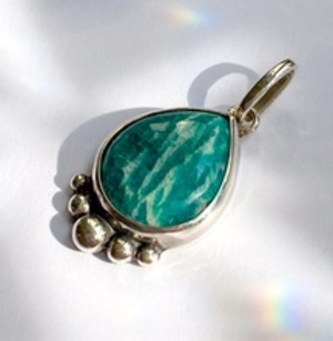 Amazonit: Kámen klidu, odvahy a vnitřní harmonie Amazonit: Kámen klidu, odvahy a vnitřní harmonie