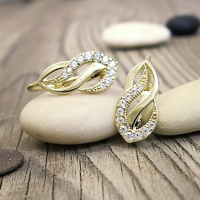 Romantické zlaté náušnice se zirkony Romantické zlaté náušnice se zirkony