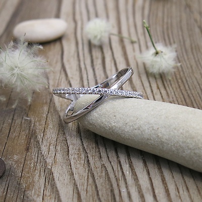 Prsten se zirkony ~ bílé zlato 