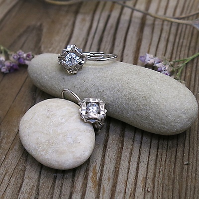 Bílé zlato ~ náušnice s čirými zirkony