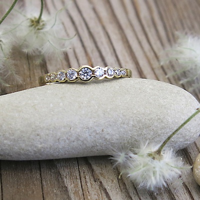 Prsten se zirkony ~ žluté zlato 