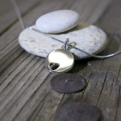 Stříbrný náhrdelník ~ placička se srdíčkem