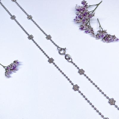 Stříbrný řetízek kuličky s kytičkami