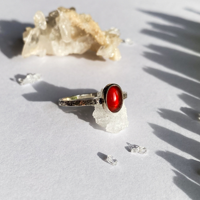 Stříbrný tepaný prsten ~ karneol Stříbrný tepaný prsten ~ karneol