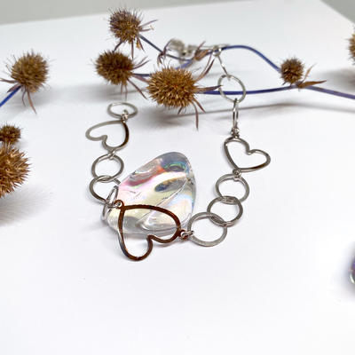 Stříbrný náramek se srdíčky