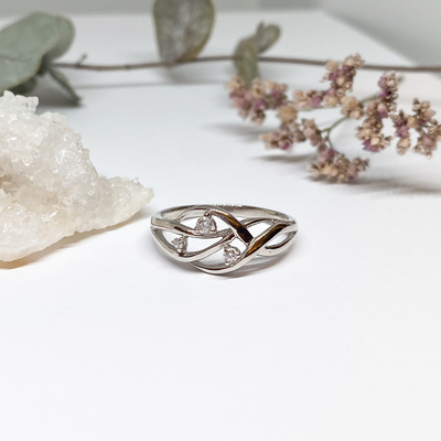 Stříbrný prsten se zirkony