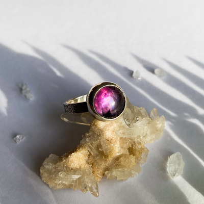 Stříbrný tepaný prsten ~ ametyst