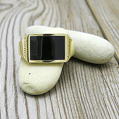 Pánský zlatý prsten s černým onyxem Pánský zlatý prsten s černým onyxem