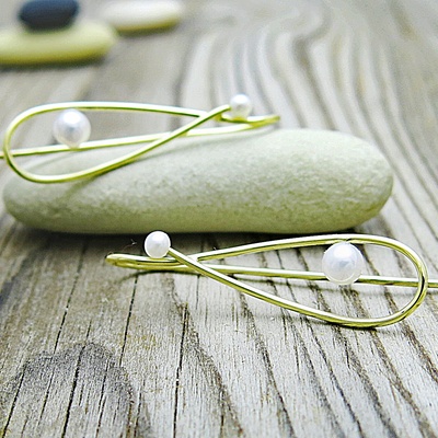 Provlékací náušnice s bílou perlou Provlékací náušnice s bílou perlou