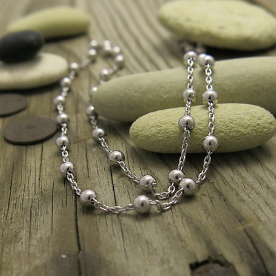 Stříbrný náhrdelník s kuličkami