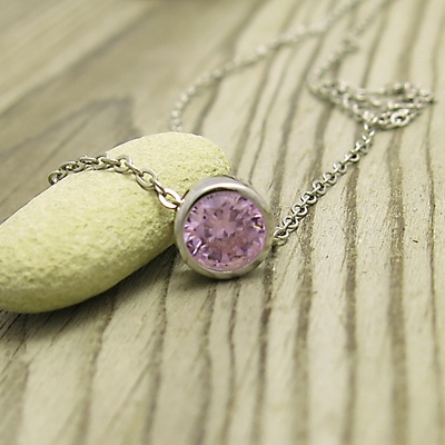 Stříbrný náhrdelník se zirkonem ~ růžová