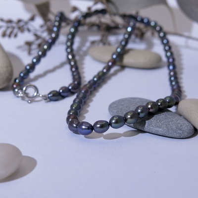 Náhrdelník ~ tmavě modro-zelené říční perly