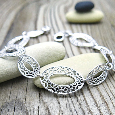 Stříbrný náramek ~ zdobený ovál