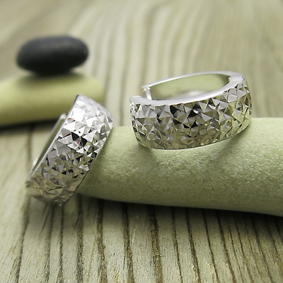 Náušnice ~ bílé zlato, ryté kruhy