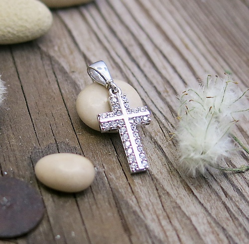 Křížek přívěsek se zirkony ~ bílé zlato 1