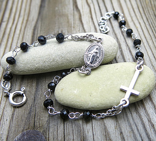 Růženec s černými korálky ~ náramek Růženec s černými korálky ~ náramek 1