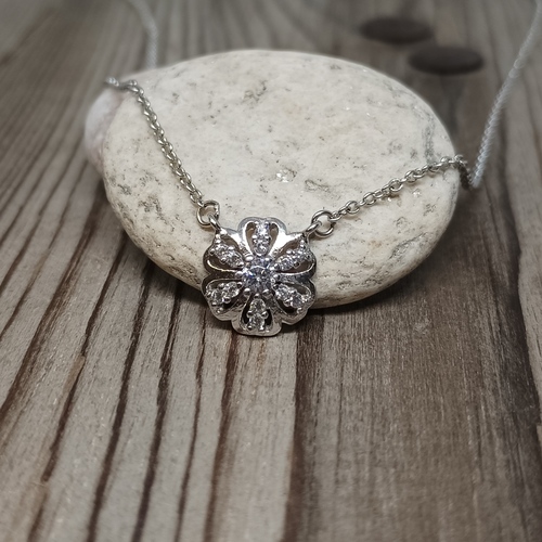 Stříbrný náhrdelník s kytičkou 1