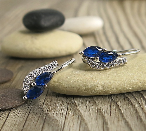 Stříbrné náušnice na patent se zirkony 1