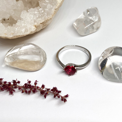 Stříbrný prsten s červeno-růžovým zirkonem Stříbrný prsten s červeno-růžovým zirkonem 1