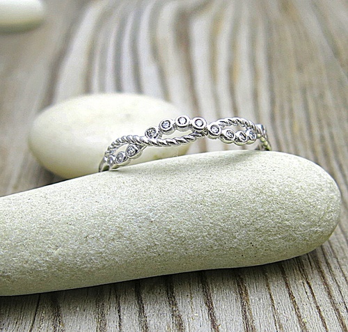 Prsten – bílé zlato se zirkony 1