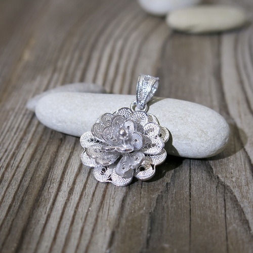 Stříbrná květina ~ přívěsek 1