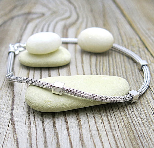 Pletený stříbrný náramek ~ kostečky 1