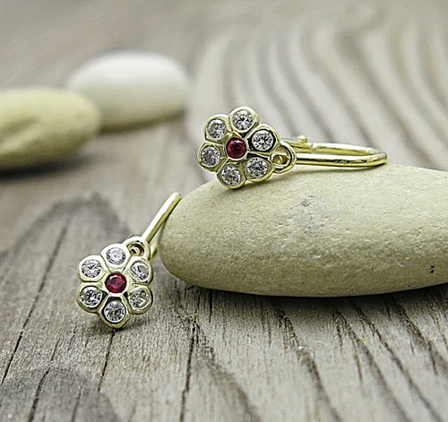 Dětské náušnice kytičky - červený a čirý zirkon ~ žluté zlato  Dětské náušnice kytičky - červený a čirý zirkon ~ žluté zlato  1