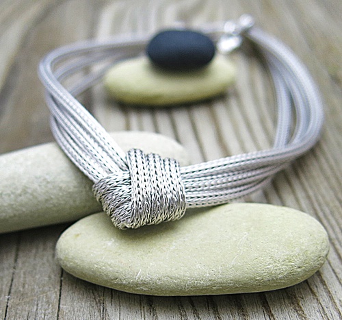 Stříbrný suk ~ náramek 1