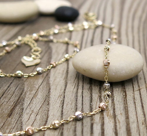 Zlatý náhrdelník s kuličkami 1