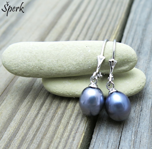 Stříbrné náušnice s černou perlou 1