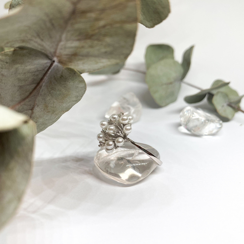 Stříbrný prsten se zirkony a perličkami 1