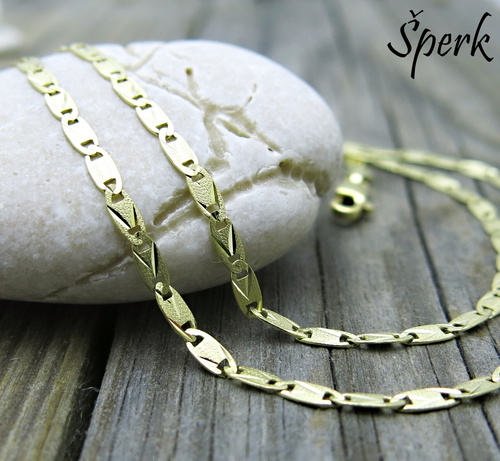 Zlatý náhrdelník s jemným reliéfem 1