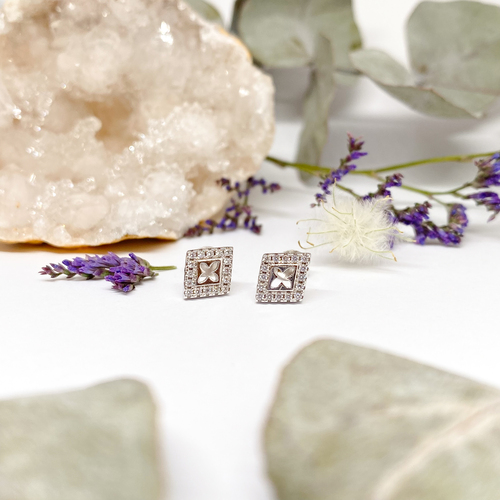 Stříbrné náušnice - kosočtverce se zirkony 1