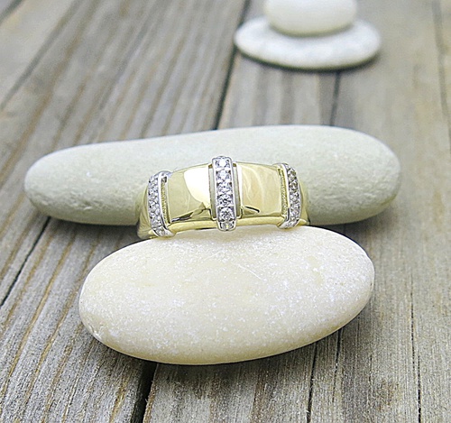 Prsten z kombinovaného zlata se zirkony 1