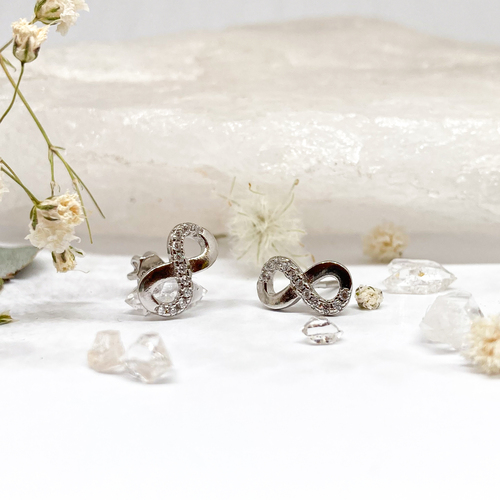 Stříbrné náušnice na šroubek - nekonečno se zirkony Stříbrné náušnice na šroubek - nekonečno se zirkony 1