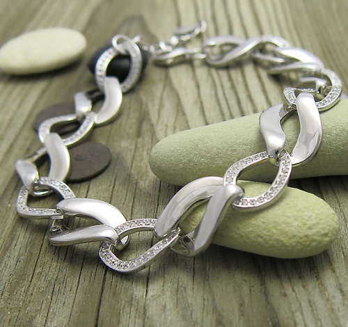 Elegantní stříbrný náramek se zirkony 1