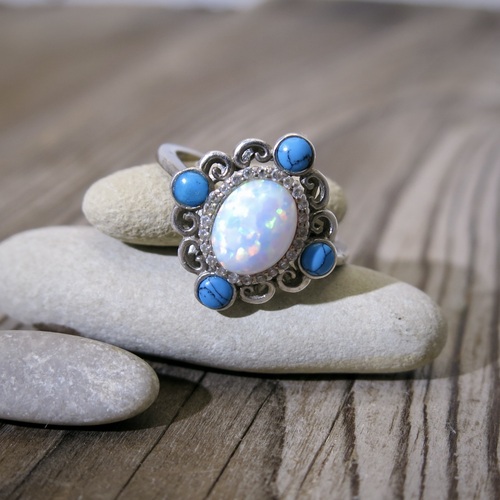 Zdobený prsten ~ tyrkys a syntetický opál 1