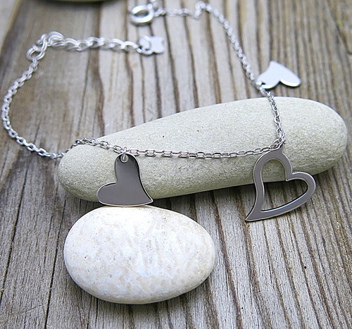 Stříbrný náramek se srdíčky Stříbrný náramek se srdíčky 1