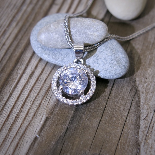 Přívěsek s třpytivými zirkony ~ stříbro Přívěsek s třpytivými zirkony ~ stříbro 1