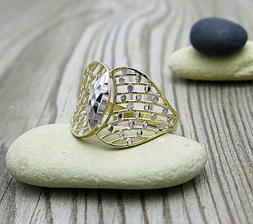 filigránský zlatý prsten, žluté a bílé zlato, tenká vlákna drahého kovu, filigránský šperk