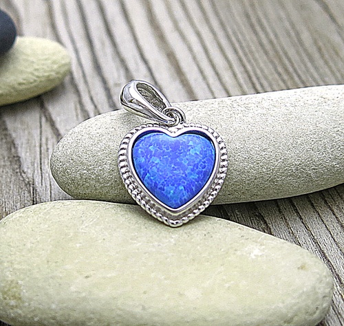 Stříbrný přívěsek srdce s modrým opálem Stříbrný přívěsek srdce s modrým opálem 1