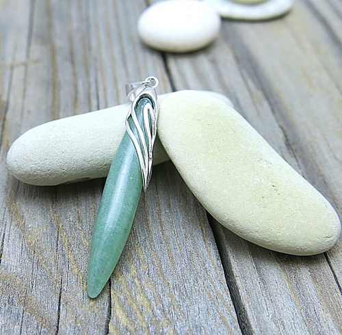 Stříbrný přívěsek s přírodním zeleným avanturínem 1