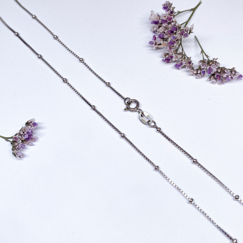 Stříbrný řetízek zdobený kuličkami Stříbrný řetízek zdobený kuličkami 1