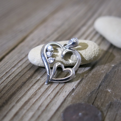 Elegantní přívěs srdce se zirkony Elegantní přívěs srdce se zirkony 1