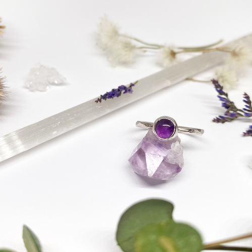 Stříbrný broušený prsten ~ Ametyst 1