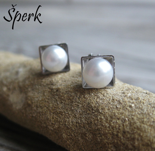 Náušnice bílé zlato ~ čtverečky s perličkami 1